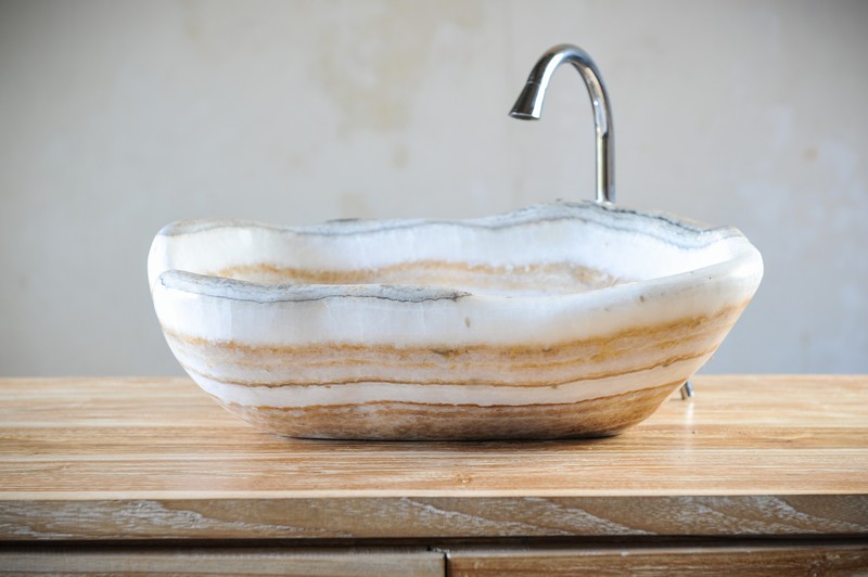 раковина из оникса